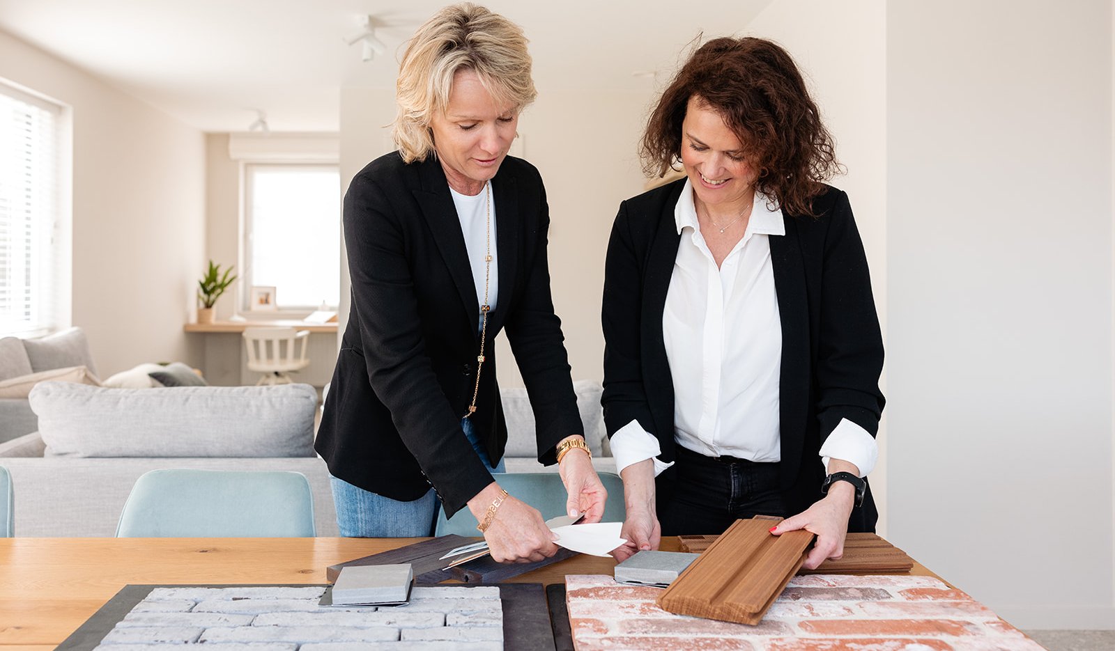 Katty & Evelyne kiezen de materialen