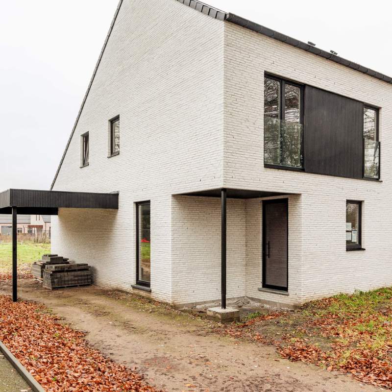 Energiezuinige halfopen bebouwing met ruime tuin