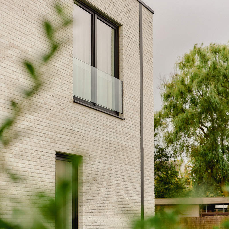 Moderne vrijstaande woning met zuid gerichte tuin