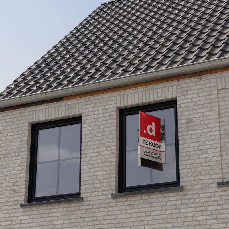 Ruime halfopen bebouwing in rustige nieuwe woonwijk